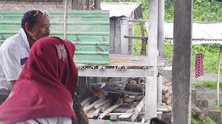 বৰষুণৰ বতৰত মা আৰু আতৈ