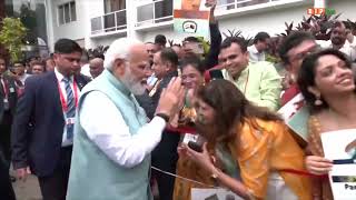 Moments of Indian community members in Papua New Guinea meeting and greeting PM Modi!