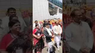 नेपाल के प्रधानमंत्री इंदौर पहुंचे शिवराज सिंह चौहान ने किया स्वागत