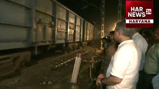 इस्तीफा मांगने वाले जरा इस  रेलवे मंत्री अश्विनी  को देखें जो 51 घंटे से लगातार ट्रैक पर डटे रहे ।