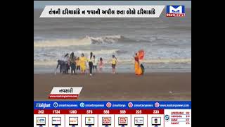 Navsari : સંભવિત વાવાઝોડાના લઈને ઉભરાટ દરિયામાં જોવા મળ્યો કરંટ  MantavyaNews