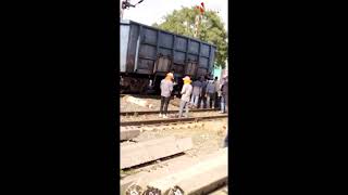 फिर बड़ा हादसा टला Bilaspur Railway Station से कुछ दूर बे पटरी हुई माल गाड़ी