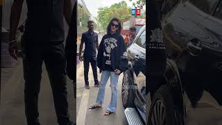 Oversized T-Shirt में Actress का Cool Look