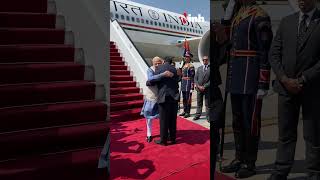 PM Modi Egypt Visit 2023:  प्रधानमंत्री नरेंद्र मोदी का मिस्र के PM ने गले मिलकर किया स्वागत