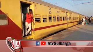 Gulbarga Railway Station Me Officials Ki Negligency Train Passengers Ko Chodkar Rawana