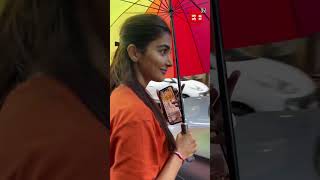 रिमझिम मौसम का लुत्फ़ उठा रही Pooja Hegde