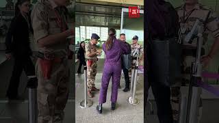 Airport पर Deepika का दिखा एकदम अलग अंदाज़