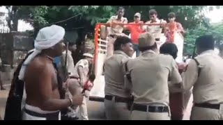 Police Ne Kiya Police Walo Ko Giraftar | Hyderabad Dharna Chowk | SACH NEWS |