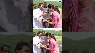 జగనన్నకు రాఖీ కట్టిన మంత్రి విడదల రజని | Minister Rajini Ties Rakhi to CM Ys Jagan | Top Telugu TV