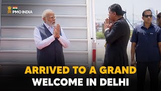 Prime Minister Narendra Modi arrives to a grand welcome in Delhi