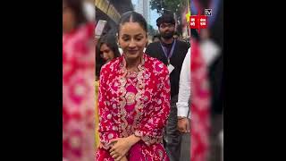 #LalbaugchaRaja के दर्शन करने आई #ShehnaazGill || Pink suit में एक्ट्रेस ने उड़ाए फैंस के होशi