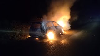 Taxi burnt to ashes at Thivim, driver injured