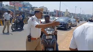 Chandrayangutta Traffic police ki Janib se Tezz Dhoop mein Vehicle checking || SACHNEWS ||