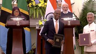 PM Narendra Modi & President Hassan witness exchange of MOUs at Hyderabad House