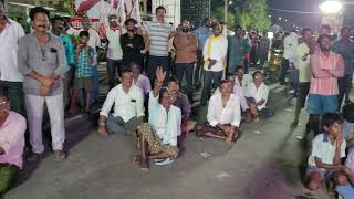 పవన్ కళ్యాణ్ మీటింగ్ రోడ్ మీద కూర్చుని చూస్తున్నారు | | @smedia