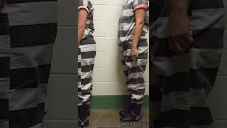 कैदियों को धारीदार कपड़ों की पोशाक क्यों पहनाई जाती है, जानें कारण