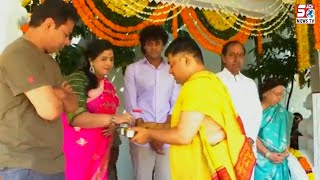 TelanganaCM KCR & family offering prayers at Nalla Pochamma temple on VijayaDasami day on Monday ||