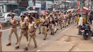 South West Zone police and Central forces have conducted a flag march, || Shahinayathgunj ||