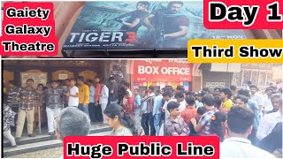 Tiger 3 Movie Huge Public Line Day 1 Third Show At Gaiety Galaxy Theatre In Mumbai