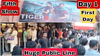 Tiger 3 Movie Huge Public Line Day 1 Fifth Show At Gaiety Galaxy Theatre In Mumbai