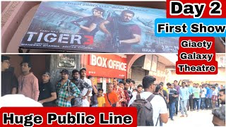 Tiger 3 Movie Huge Public Line Day 2 First Show At Gaiety Galaxy Theatre In Mumbai