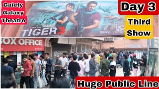 Tiger 3 Movie Huge Public Line Day 3 Third Show At Gaiety Galaxy Theatre In Mumbai