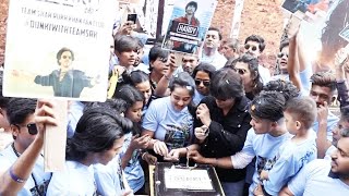 DUNKI | Fans Cut Cake And Celebrates Shahrukh Khan's Movie | Gaiety Galaxy