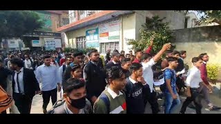 मुजफ्फरनगर में परीक्षा फीस बढाने के विरोध में छात्रो ने की कॉलेज में तालाबंदी