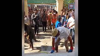 राम मंदिर में सफाई करते दिखे #JackieShroff || हाथों से लगाया सीढ़ियों पर पोंछा || खूब हो रही तारीफ