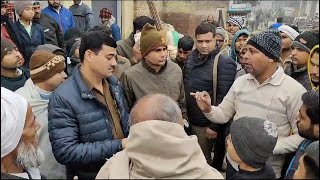 मीरापुर में मंगल पैठ व्यापारियो ने दुकाने हटाये जाने पर किया हंगामा