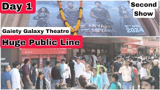 Bade Miyan Chote Miyan Movie Huge Public Line Day 1 Second Show At Gaiety Galaxy Theatre In Mumbai