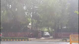 दिल्ली में मौसम का बदला मिजाज, बूंदाबांदी के साथ गर्मी से मिली राहत location - नई दिल्ली गोल डाकखाना
