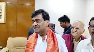महाराष्ट्र: नांदेड़ में अशोक चव्हाण की मौजूदगी में 55 पूर्व कांग्रेस विधायक बीजेपी में शामिल हुए