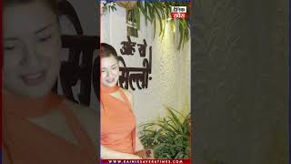 Avneet Kaur को Mumbai में किया गया स्पॉट, दिखा अलग Look