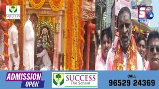 Hyderabad MP Candidate from BRS Gaddam Srinivas Yadav visited Charminar Sri Bhagyalakshmi Temple |