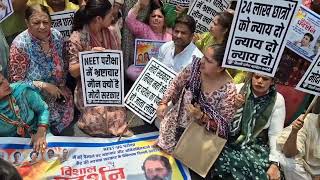 NEET पेपर लीक और परीक्षाओं में हो रही धांधली के खिलाफ महिला कांग्रेस का Delhi में विरोध प्रदर्शन