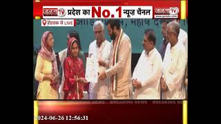 Haryana News : CM Nayab Saini ने लाभार्थियों को अलॉट किए 30-30 गज के प्लॉट, बांटे प्रमाण पत्र