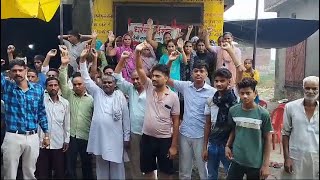 अमरोहा के हसनपुर में शराब की दुकान को लेकर तीसरे दिन में धरना जारी