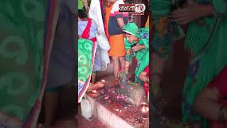 Uttar Pradesh: Sawan के तीसरे Somwar पर Prayagraj के Dashashwamedh Temple में लगा भक्तों का तांता