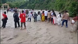 मां शाकुम्भरी मंदिर की नदी मे बढा जलस्तर, श्रद्धालुओ को रोका