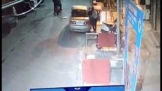 होंडा सिटी कार में चोरी करने आये चोर को पुलिस ने दबोचा, CCTV में कैद