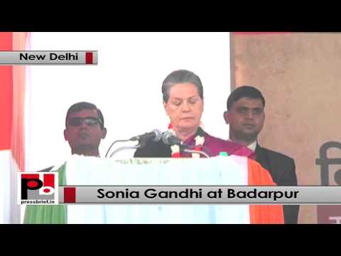 Delhi polls- Sonia Gandhi slams Modi, Kejriwal at Congress election rally