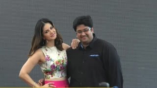 $exy Sunny Leone Spotted Promoting Mastizaade