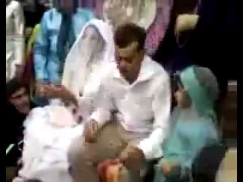 Husband Slaps Wife on Wedding Funny Verry  hahahahahahaha flv