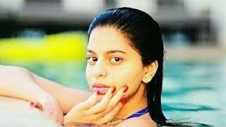 Shahrukh Khan's Daughter Suhana's Posing In Swimming Pool