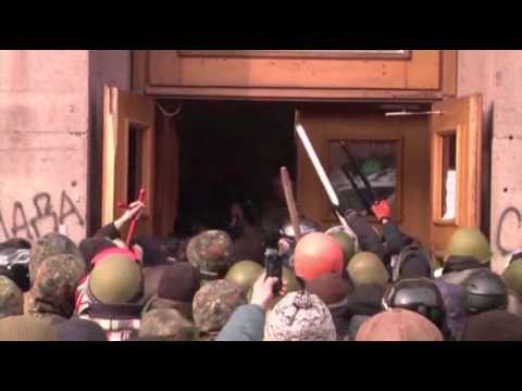 Raw- Opposition Groups Clash in Kiev News Video