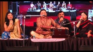 ताज महोत्सव में गायक अनूप जलोटा ने बांधा समां