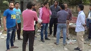 दिल्ली - थाने के पीछे गारमेंट कारोबारी की पत्थरों से मार-मार कर हत्या