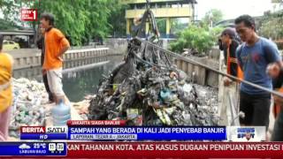 Sampah Menumpuk di Hilir Kali Utan Kayu Cempaka Mas
