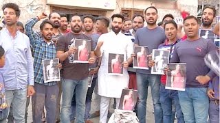 राखी सावंत की ग्रिफ्तारी न होने पर वाल्मीकि भाईचारे ने किया रोश प्रदर्शन